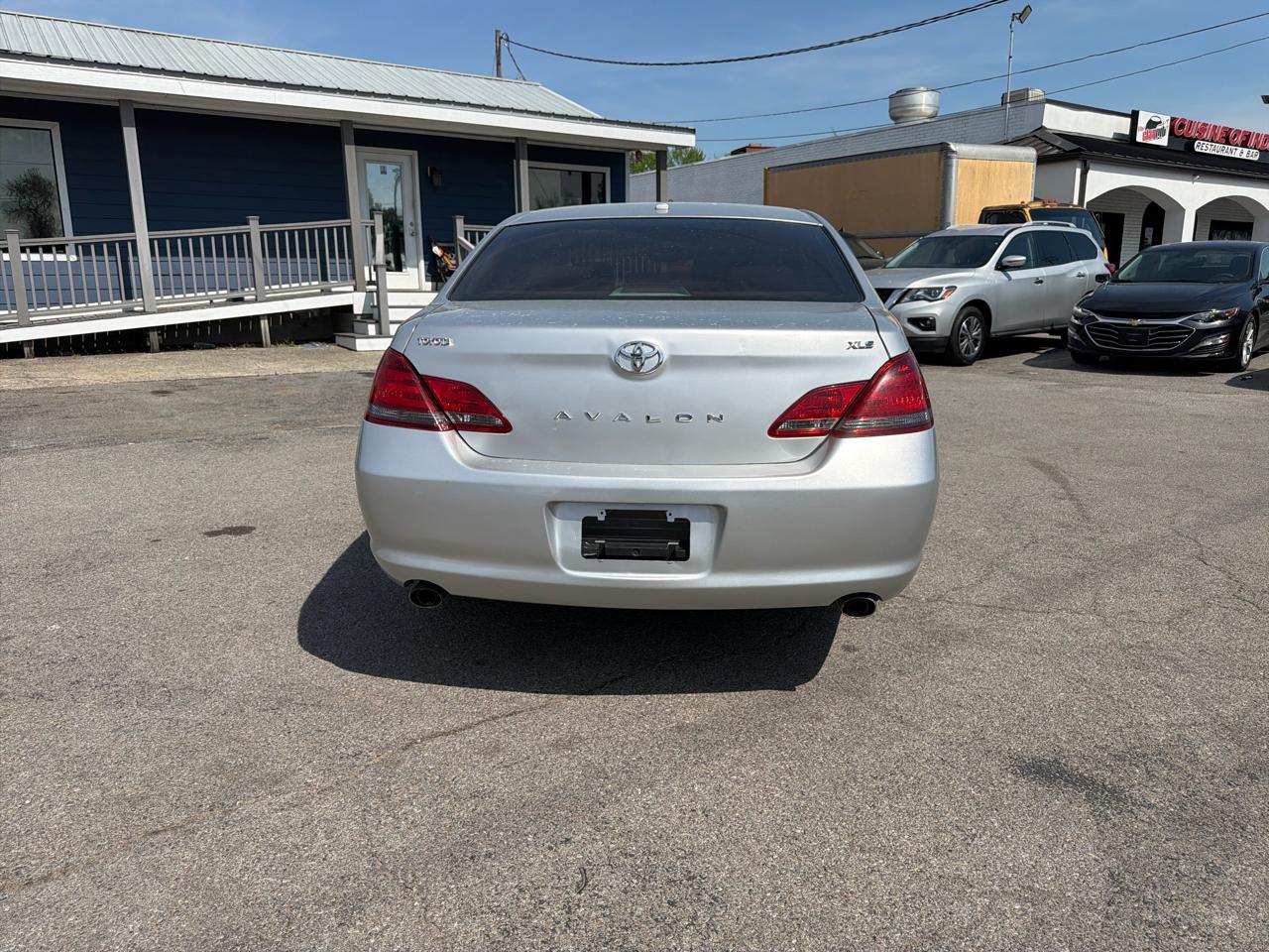 Toyota Avalon 4dr Sdn Limited (Natl) 2010