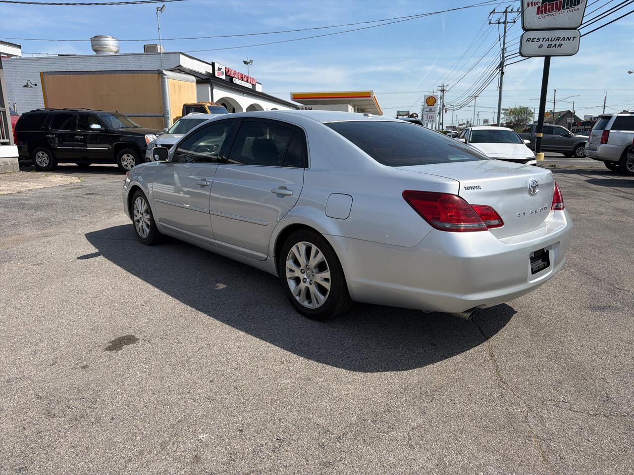 Toyota Avalon 4dr Sdn Limited (Natl) 2010