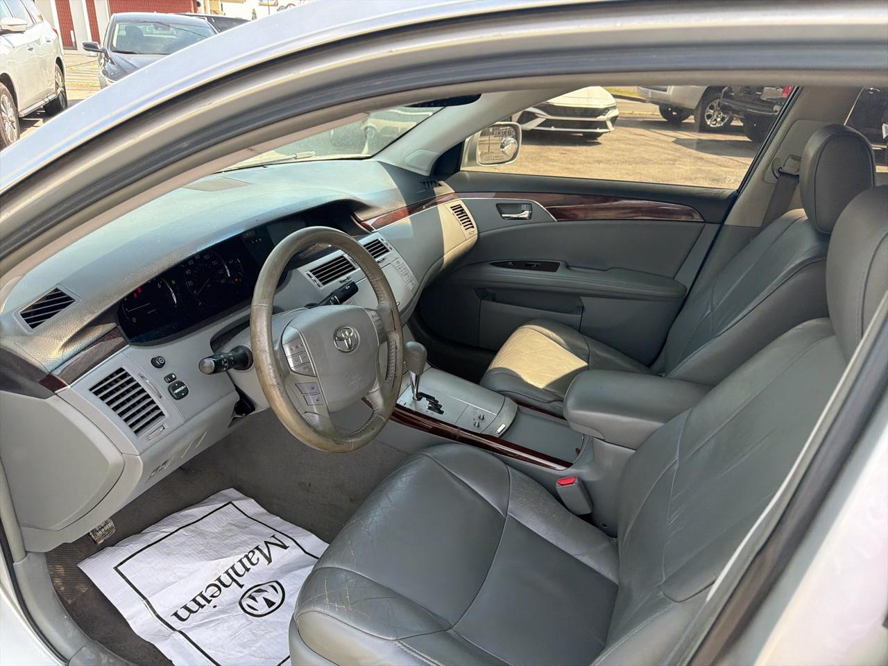 Toyota Avalon 4dr Sdn Limited (Natl) 2010