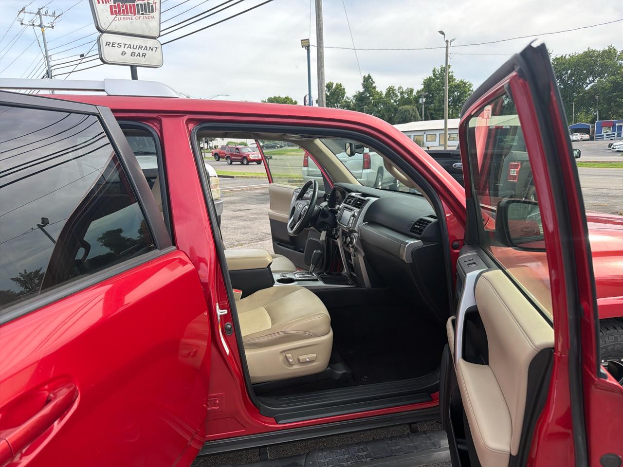 Toyota 4Runner SR5 Premium 2WD (Natl) 2018