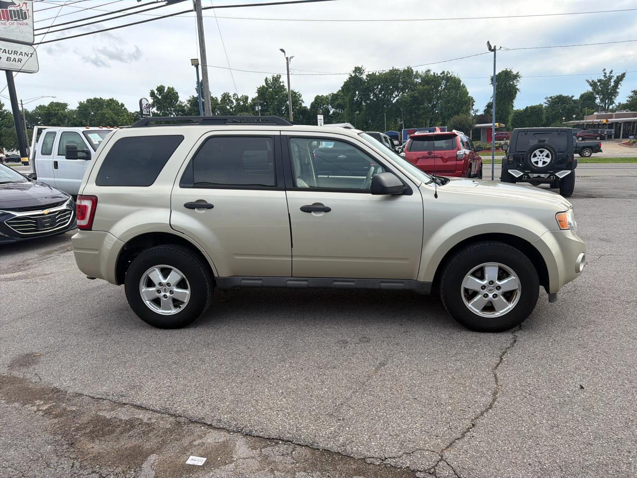 Ford Escape 4WD 4dr XLT 2010