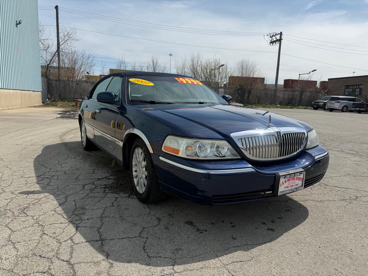 View vehicle photo 2