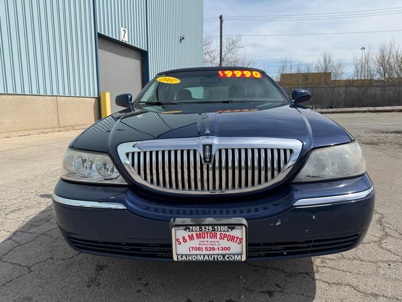 View vehicle photo 3