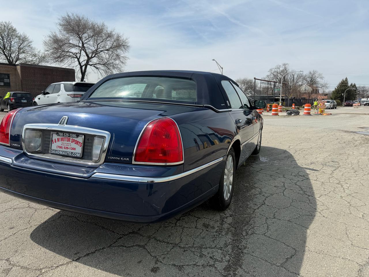 View vehicle photo 6