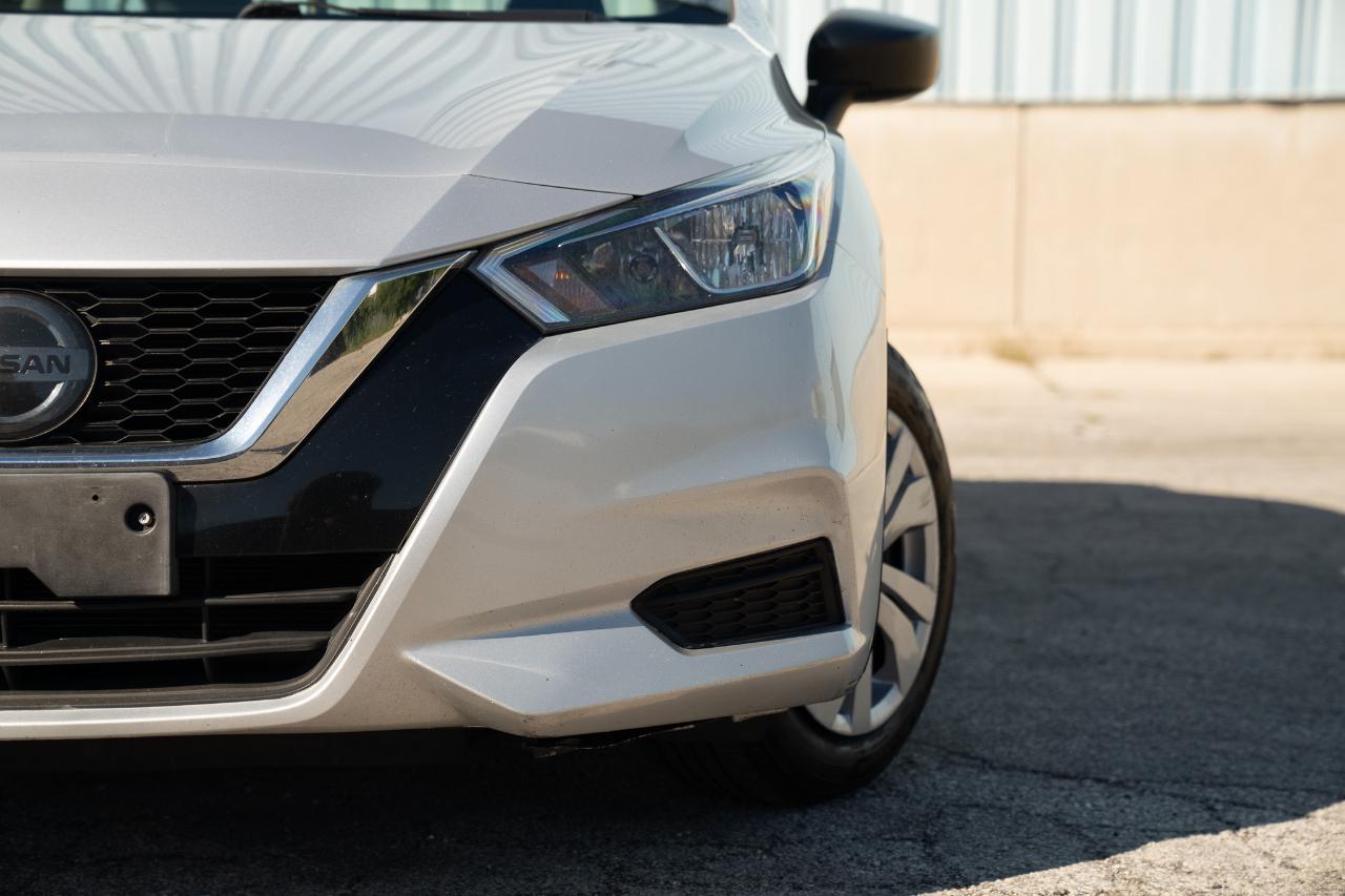 Nissan Versa photo 2