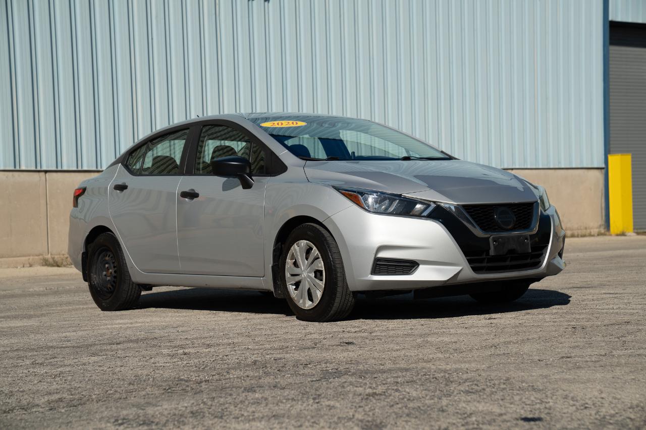 Nissan Versa photo 4
