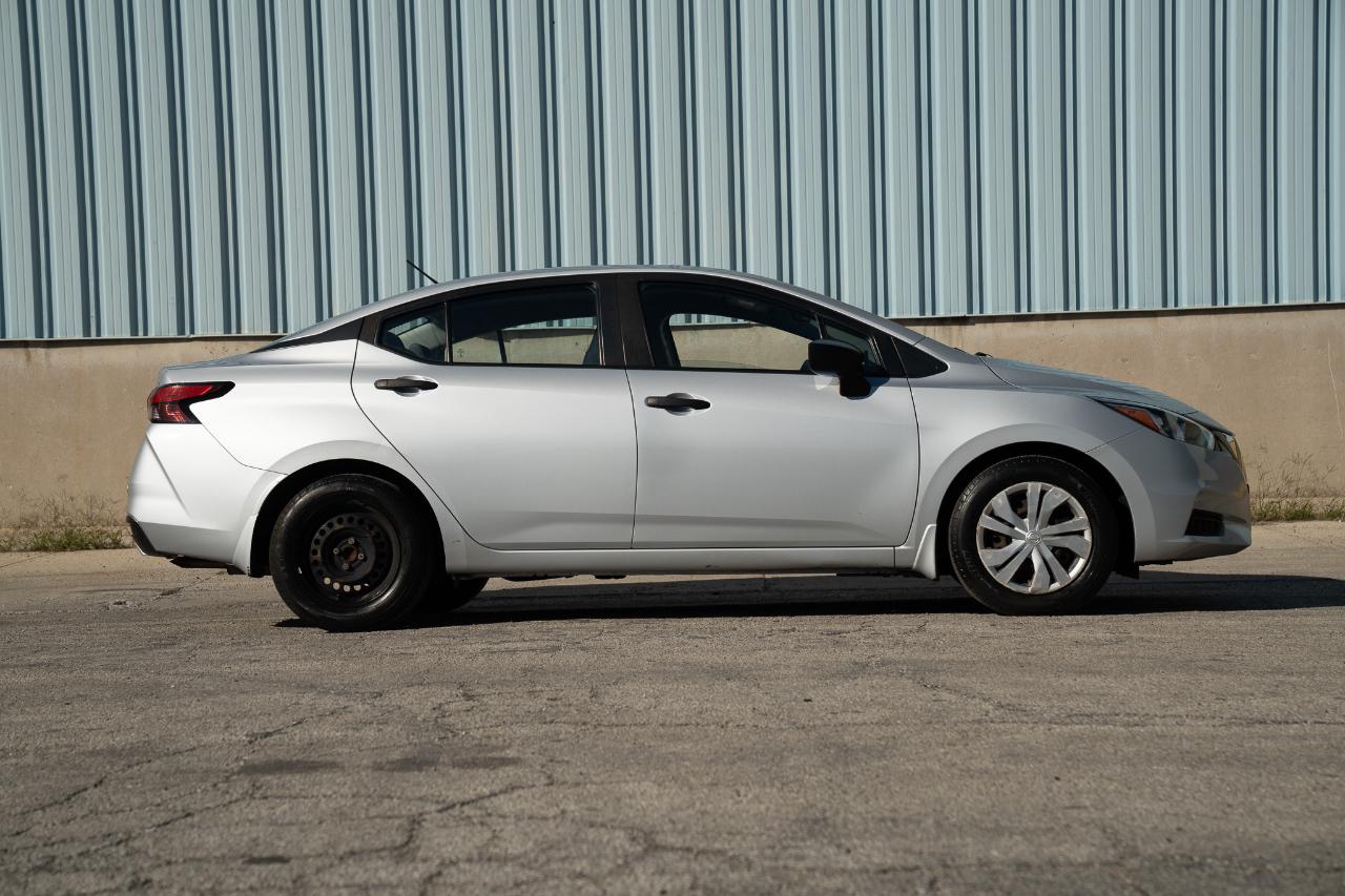 Nissan Versa photo 5