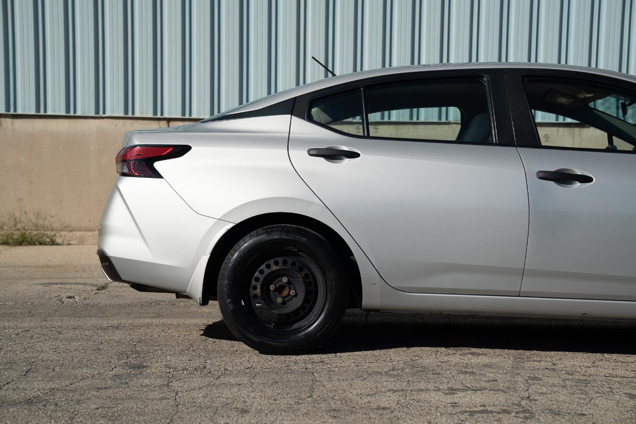 Nissan Versa photo 6
