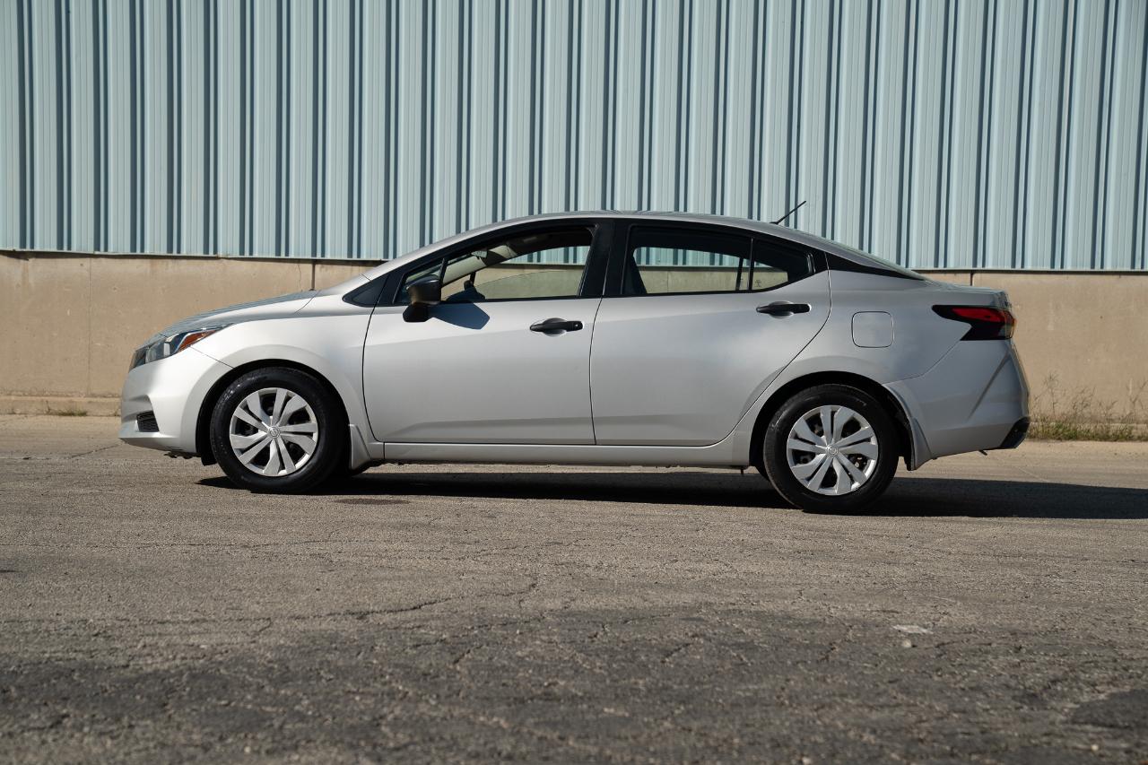 Nissan Versa photo 8