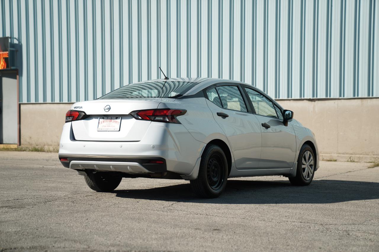 Nissan Versa photo 11