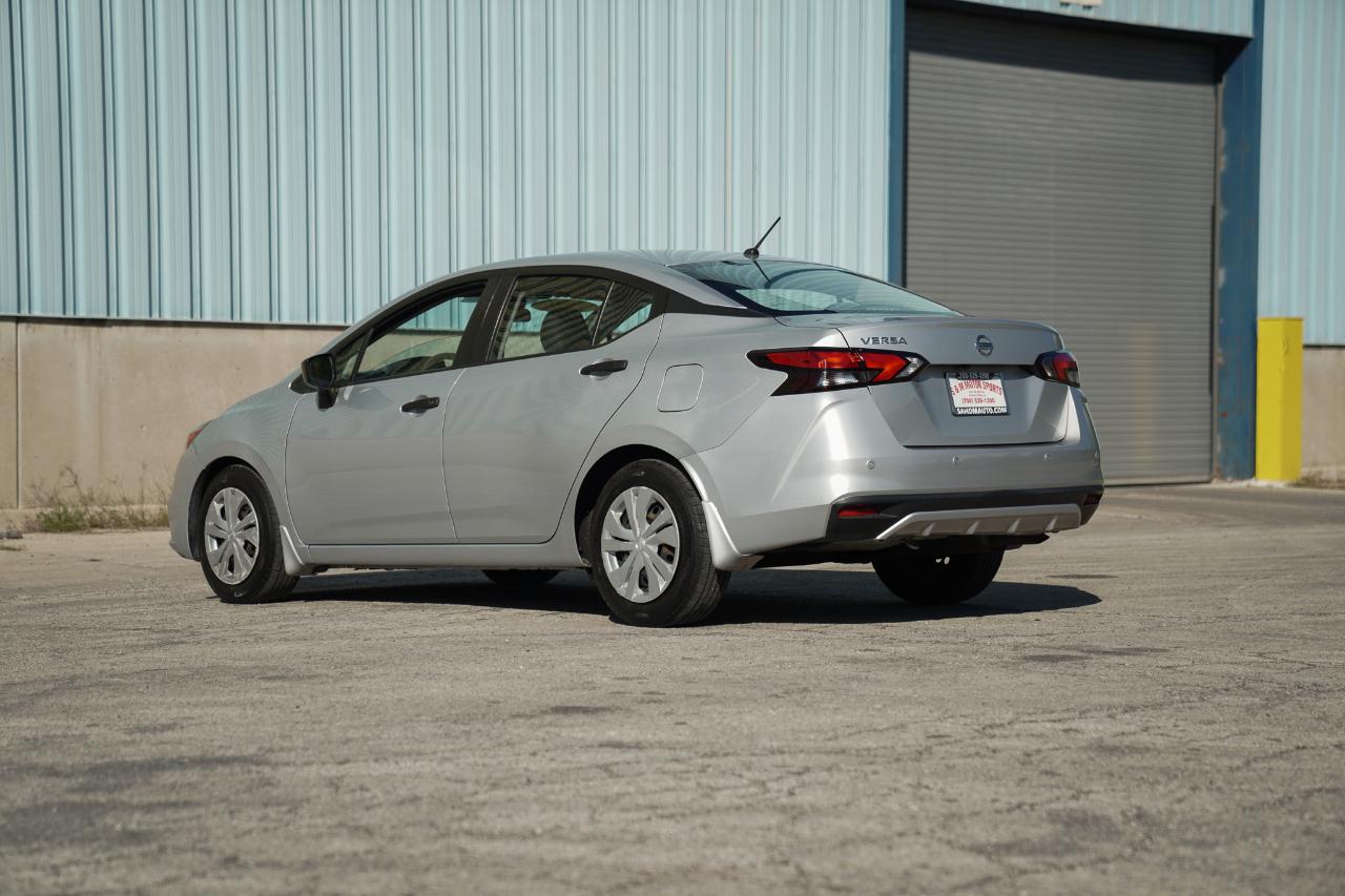 Nissan Versa photo 13