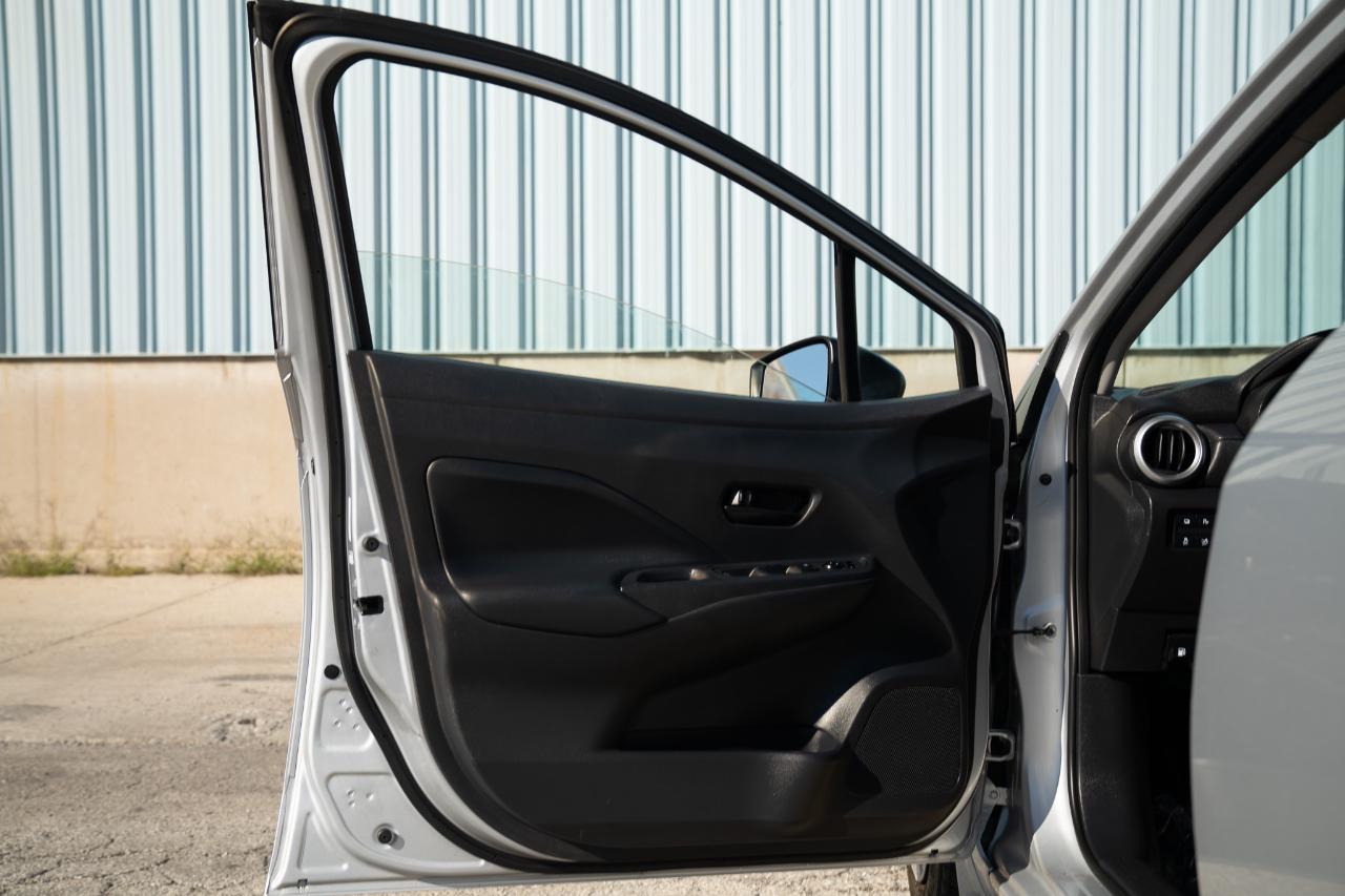 Nissan Versa photo 14
