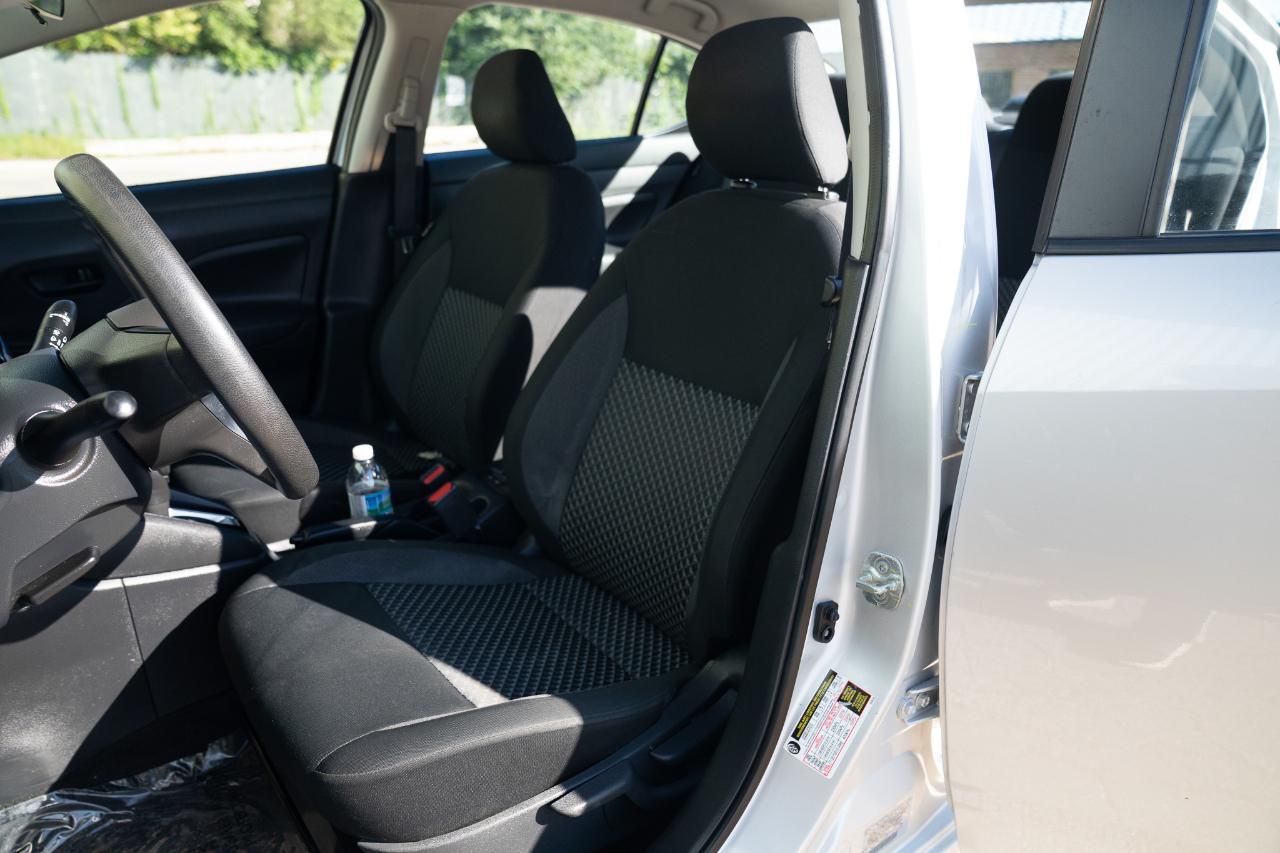 Nissan Versa photo 18