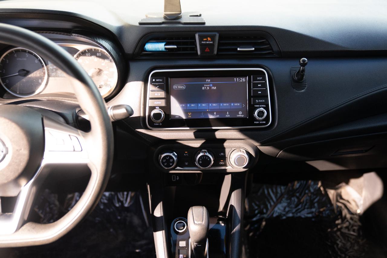 Nissan Versa photo 24