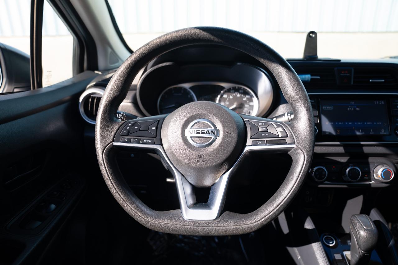 Nissan Versa photo 28