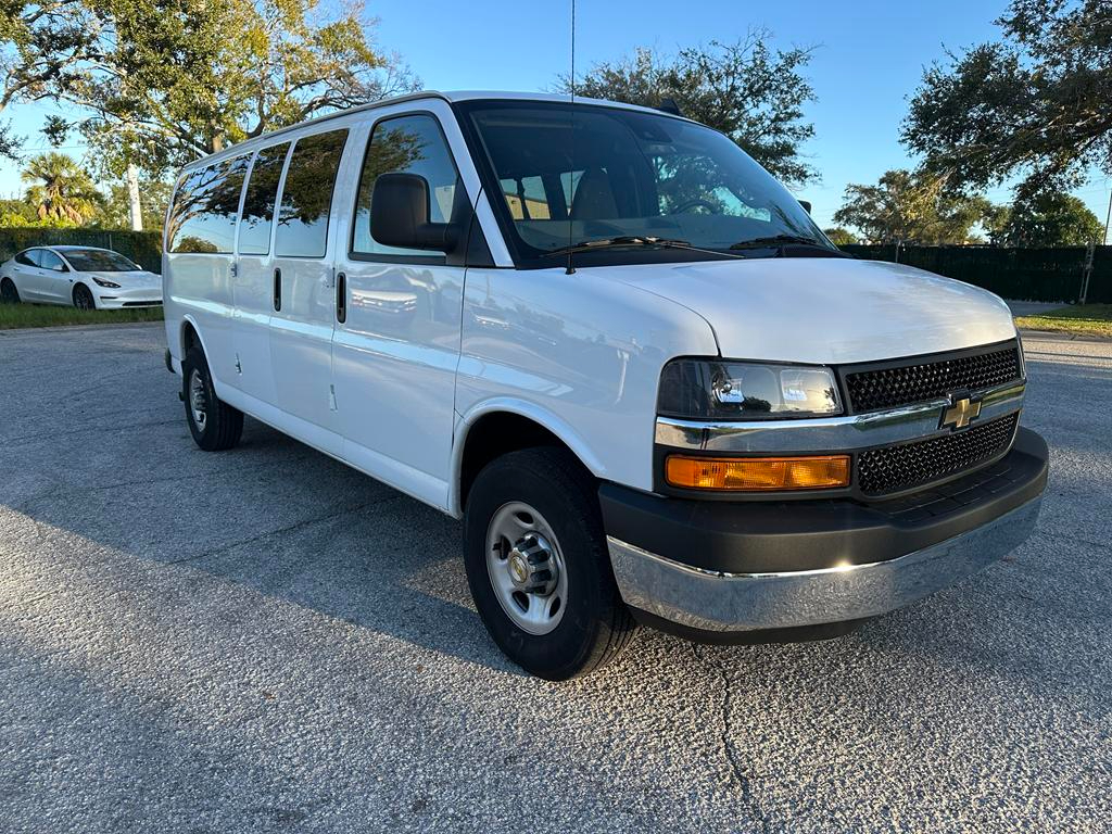 Chevrolet Express Passenger RWD 3500 155" LT 2025 Chevrolet Express Passenger RWD 3500 155" LT 2025
