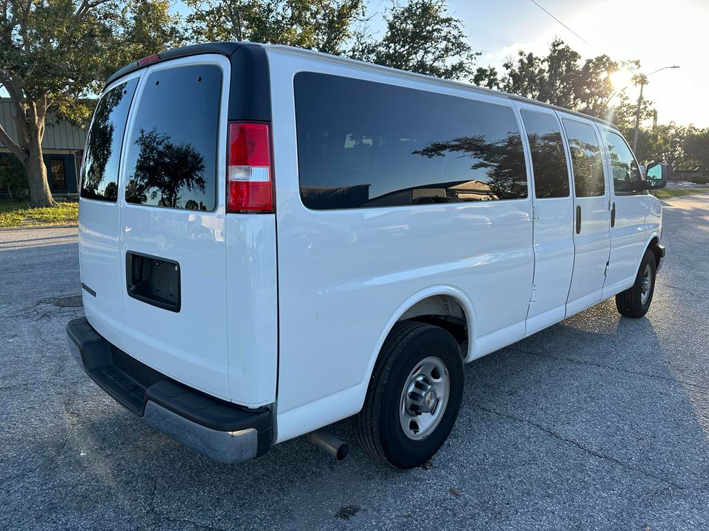 Chevrolet Express Passenger RWD 3500 155" LT 2025 Chevrolet Express Passenger RWD 3500 155" LT 2025
