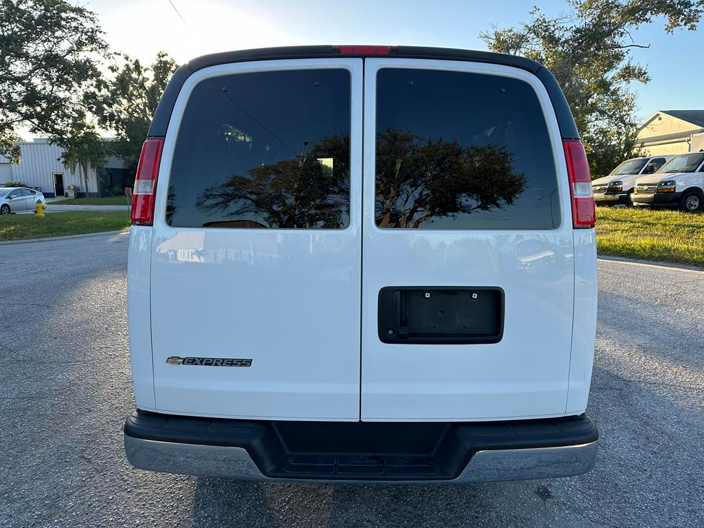 Chevrolet Express Passenger RWD 3500 155" LT 2025 Chevrolet Express Passenger RWD 3500 155" LT 2025