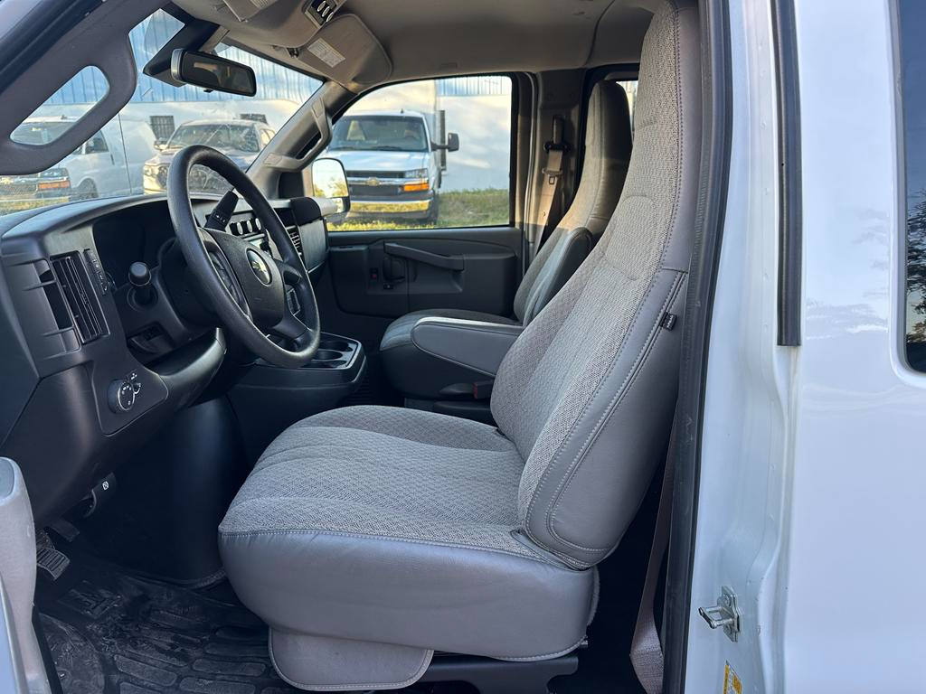 Chevrolet Express Passenger RWD 3500 155" LT 2025 Chevrolet Express Passenger RWD 3500 155" LT 2025