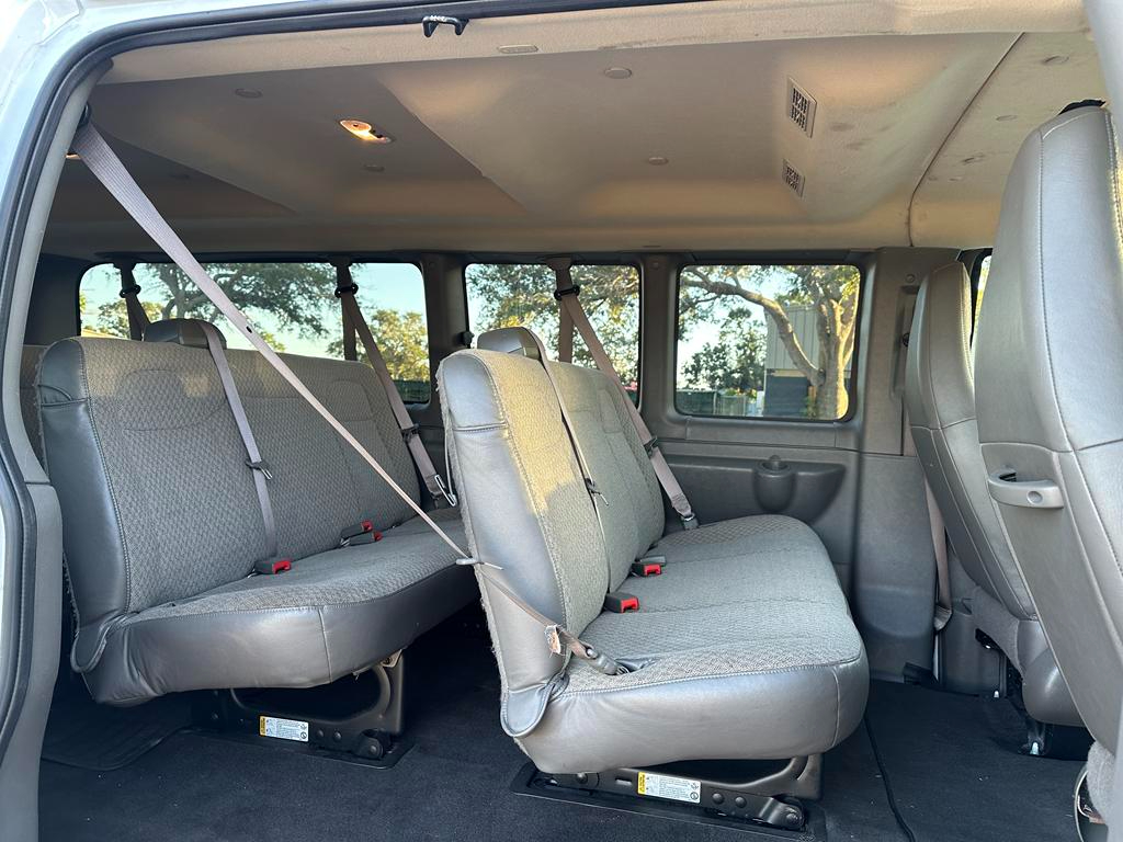 Chevrolet Express Passenger RWD 3500 155" LT 2025 Chevrolet Express Passenger RWD 3500 155" LT 2025