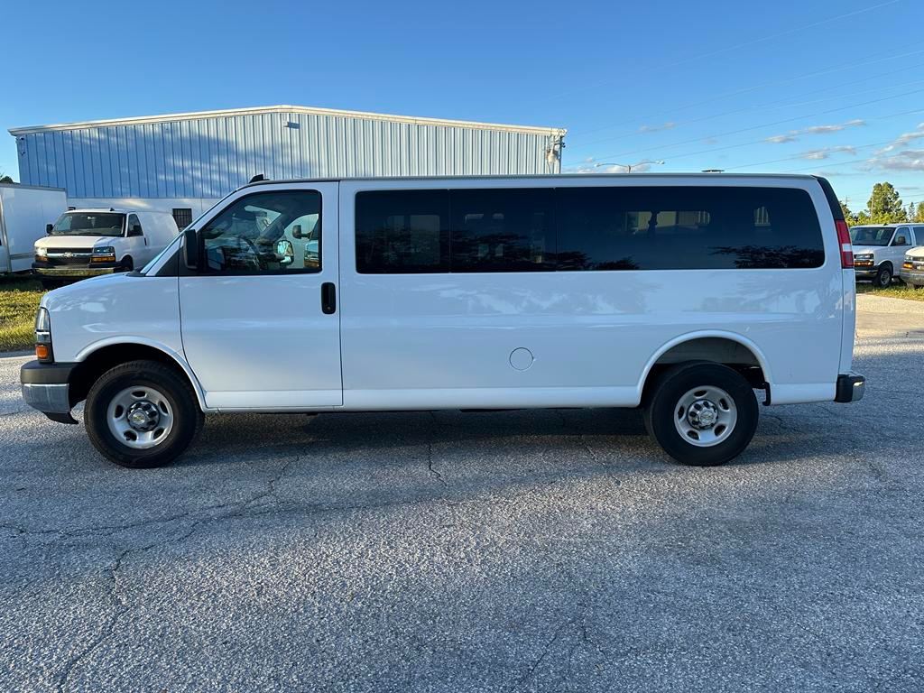 Chevrolet Express Passenger RWD 3500 155" LT 2025 Chevrolet Express Passenger RWD 3500 155" LT 2025