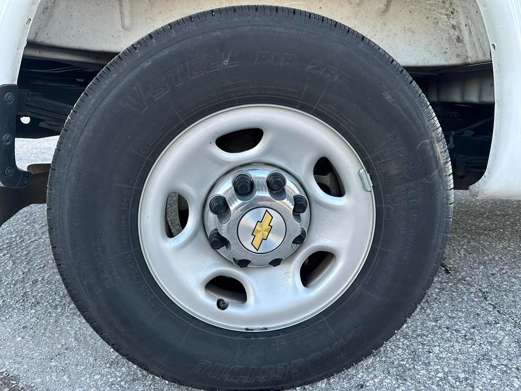 Chevrolet Express Passenger RWD 3500 155" LT 2025 Chevrolet Express Passenger RWD 3500 155" LT 2025