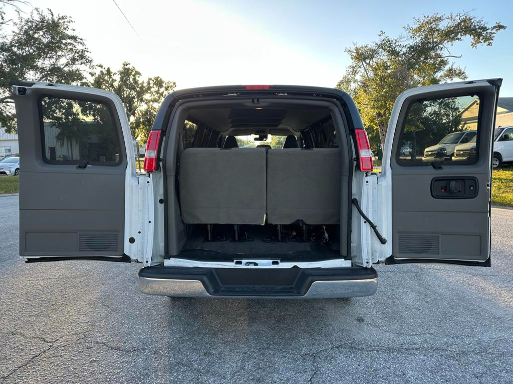 Chevrolet Express Passenger RWD 3500 155" LT 2025 Chevrolet Express Passenger RWD 3500 155" LT 2025
