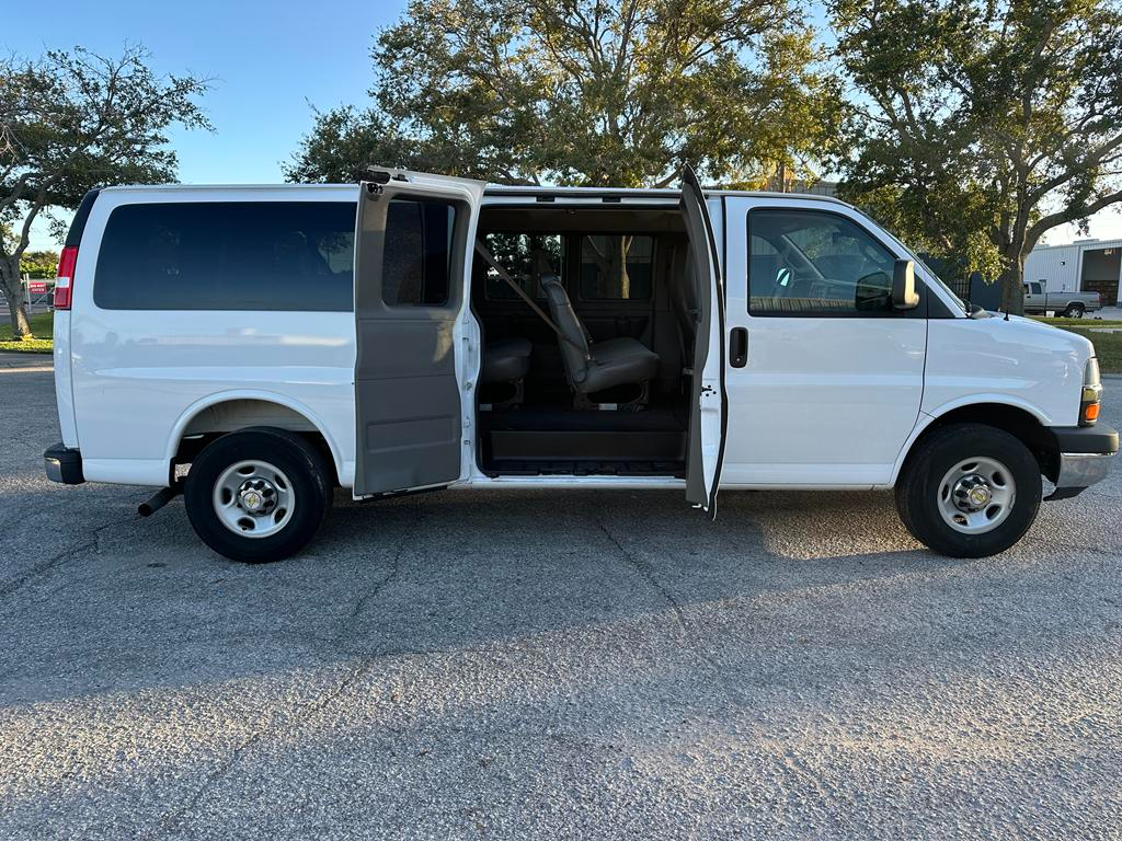 Chevrolet Express Passenger RWD 3500 155" LT 2025 Chevrolet Express Passenger RWD 3500 155" LT 2025