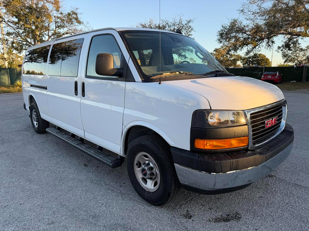 GMC Savana Passenger RWD 3500 155" LT 2025