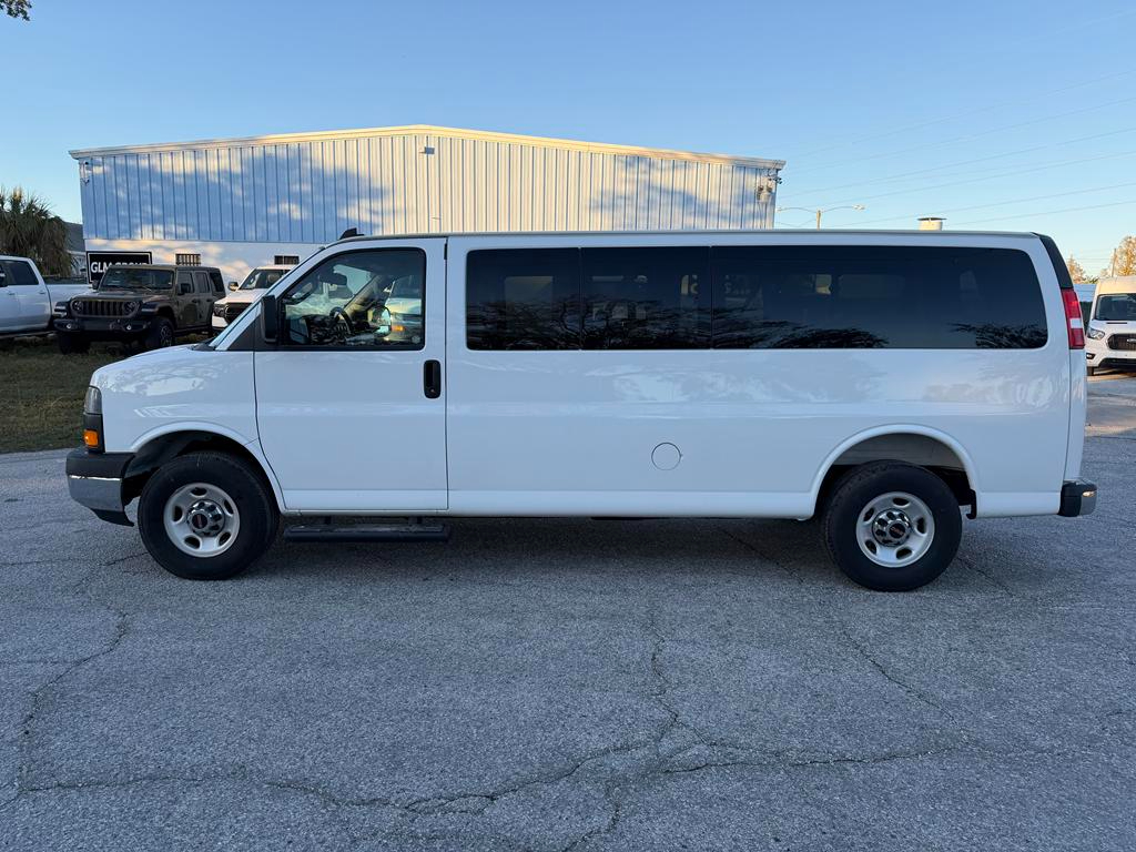 GMC Savana Passenger RWD 3500 155" LT 2025