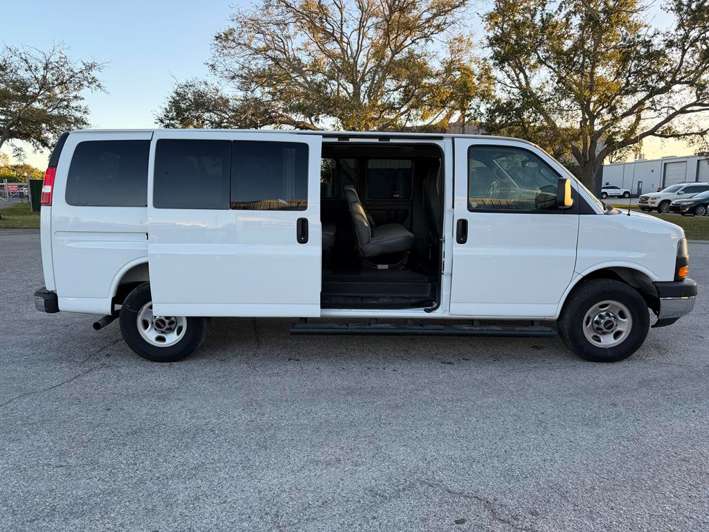 GMC Savana Passenger RWD 3500 155" LT 2025