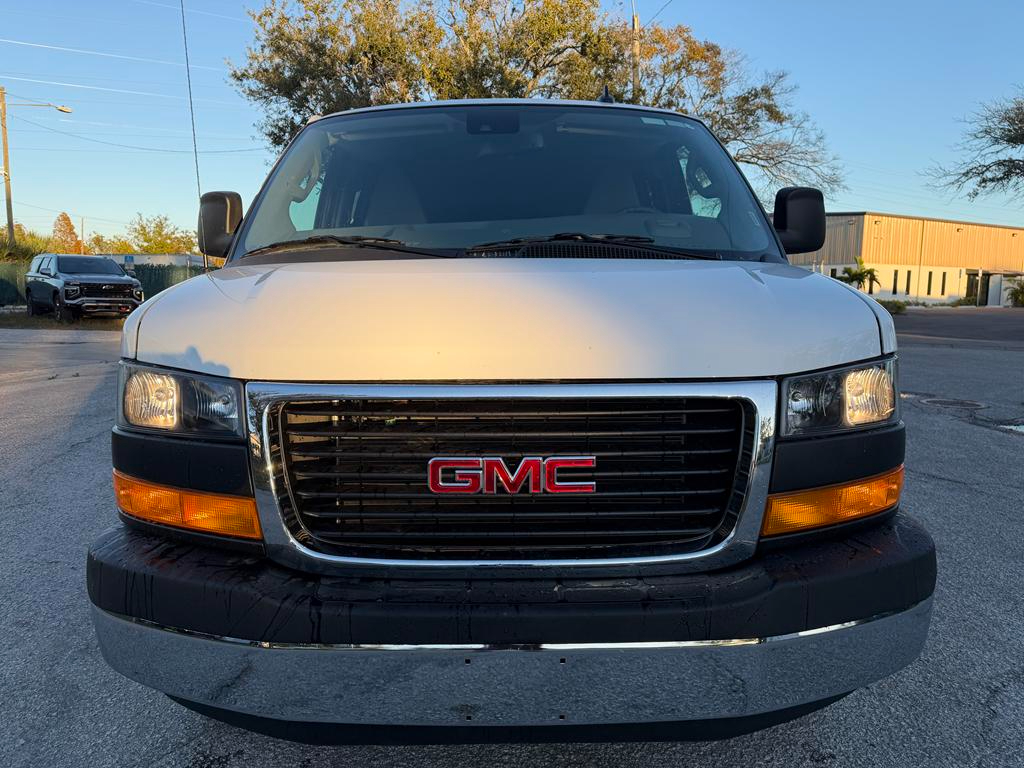 GMC Savana Passenger RWD 3500 155" LT 2025
