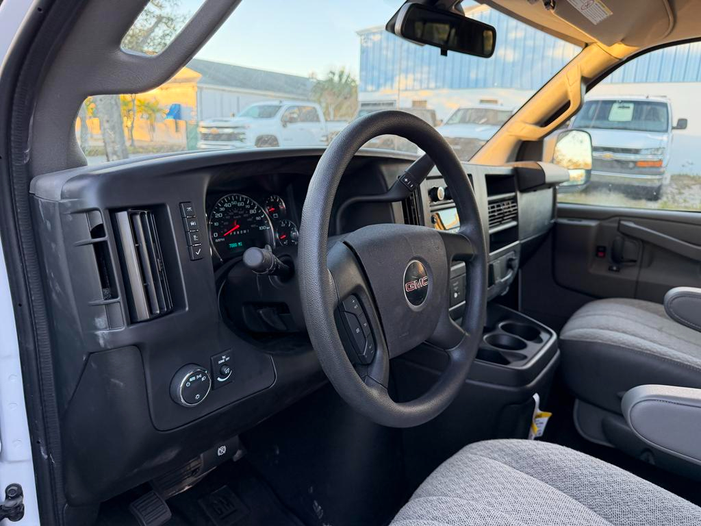 GMC Savana Passenger RWD 3500 155" LT 2025