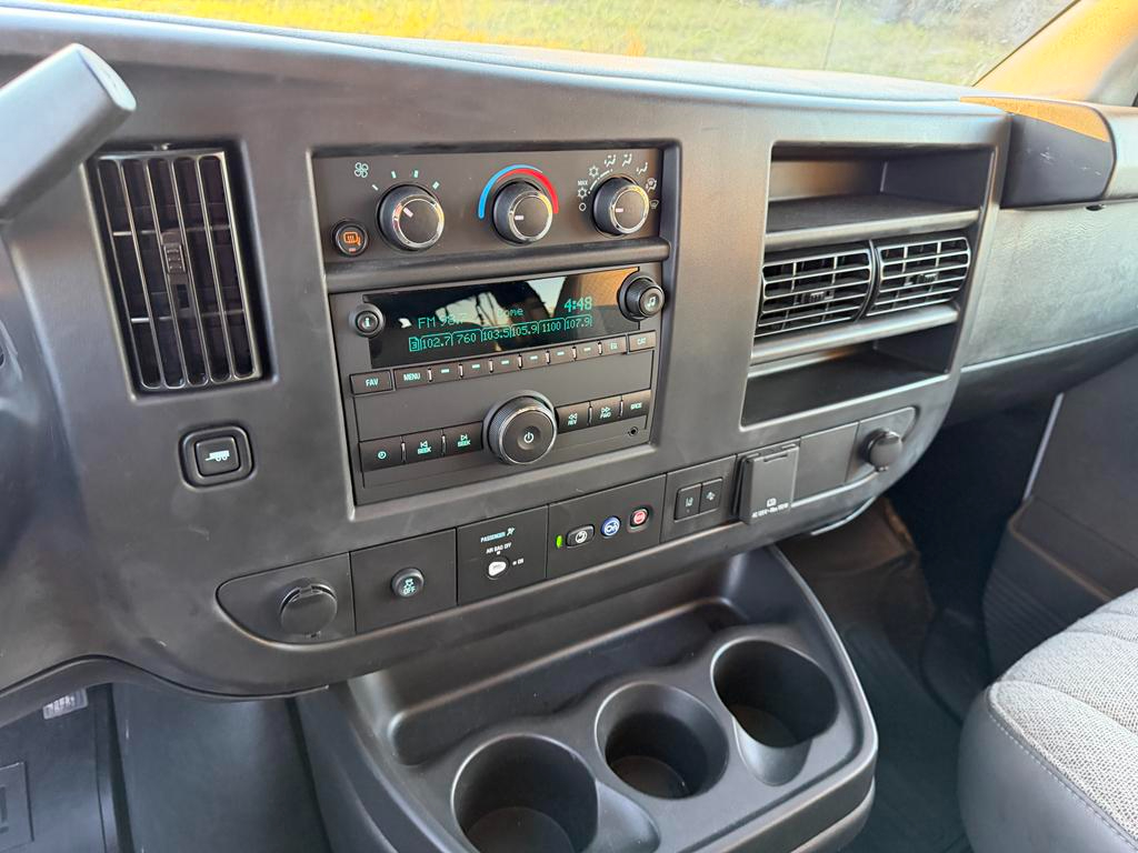 GMC Savana Passenger RWD 3500 155" LT 2025