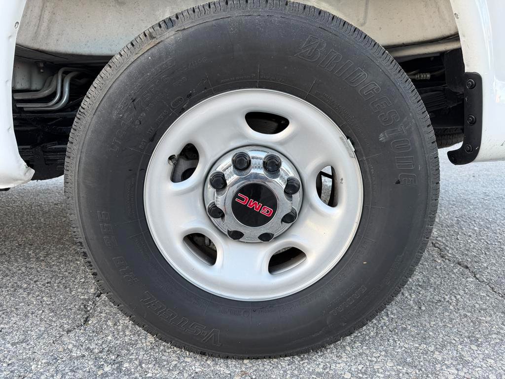 GMC Savana Passenger RWD 3500 155" LT 2025