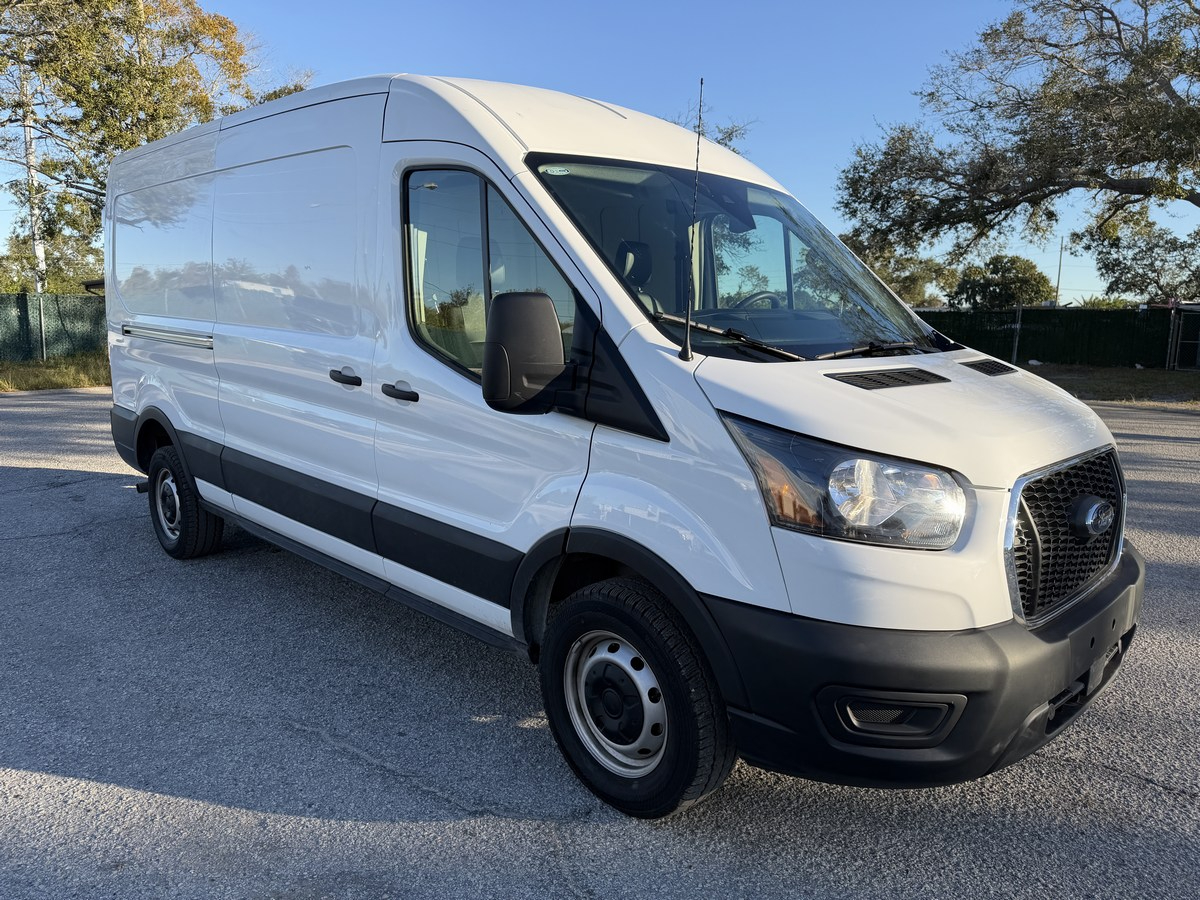 Ford Transit Cargo Van T-250 148" Med Rf 9070 GVWR RWD 2025