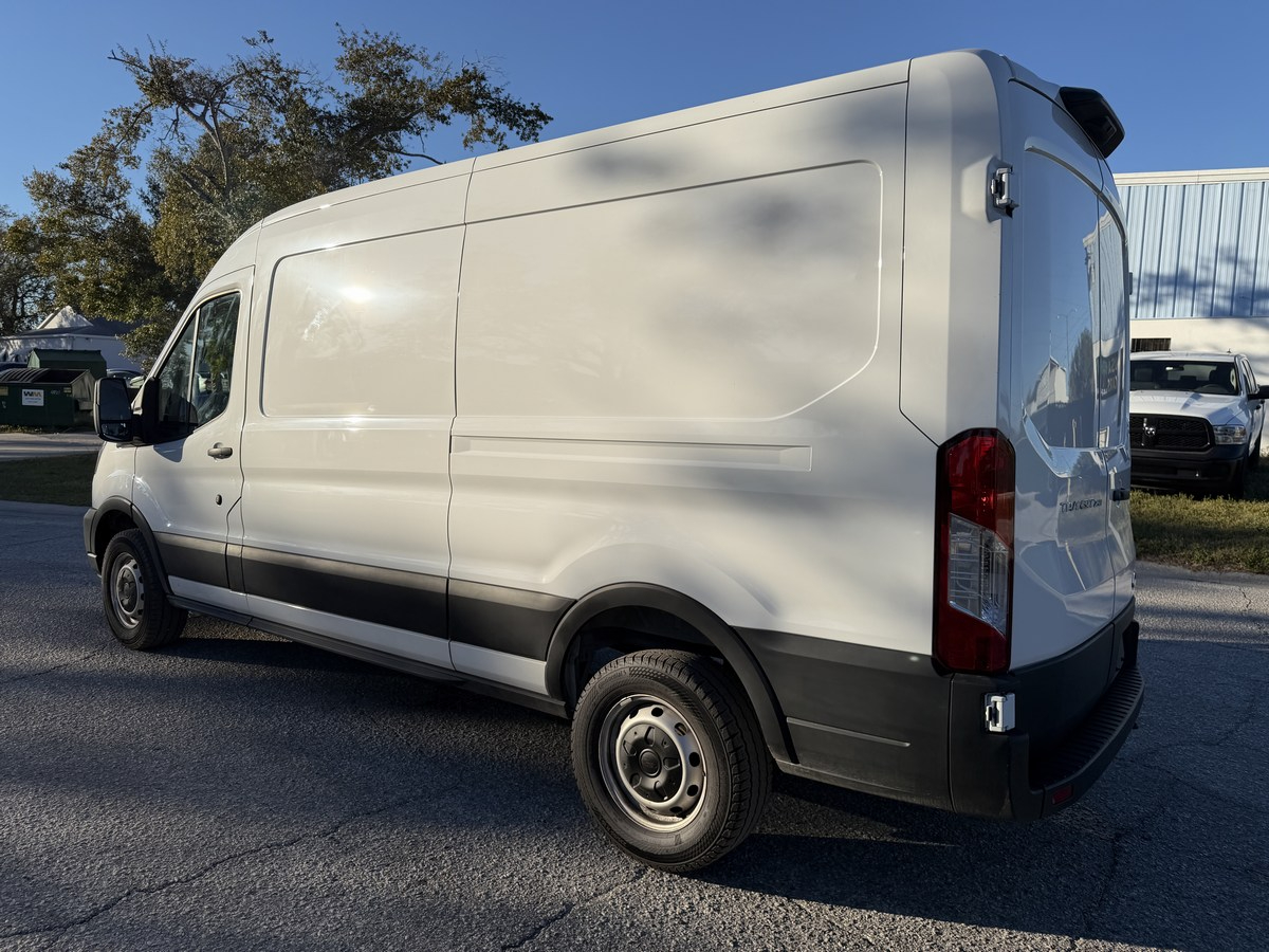 Ford Transit Cargo Van T-250 148" Med Rf 9070 GVWR RWD 2025