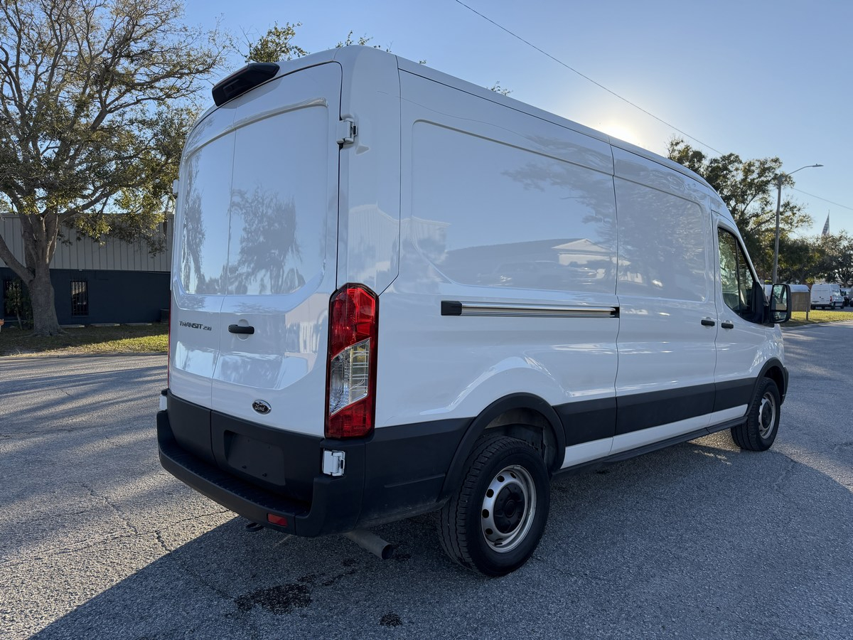 Ford Transit Cargo Van T-250 148" Med Rf 9070 GVWR RWD 2025