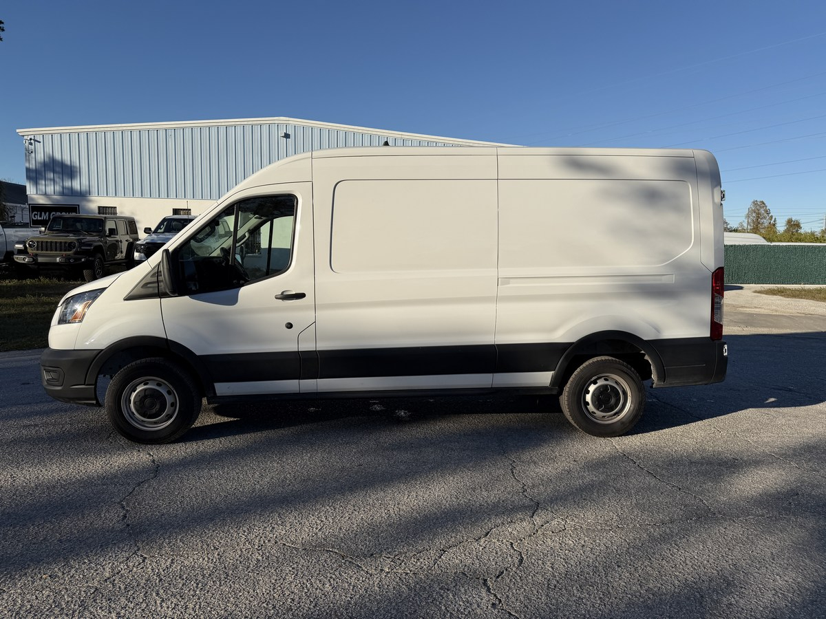 Ford Transit Cargo Van T-250 148" Med Rf 9070 GVWR RWD 2025