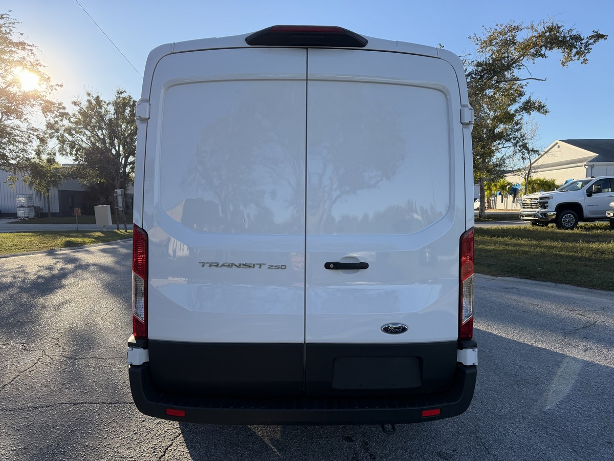 Ford Transit Cargo Van T-250 148" Med Rf 9070 GVWR RWD 2025