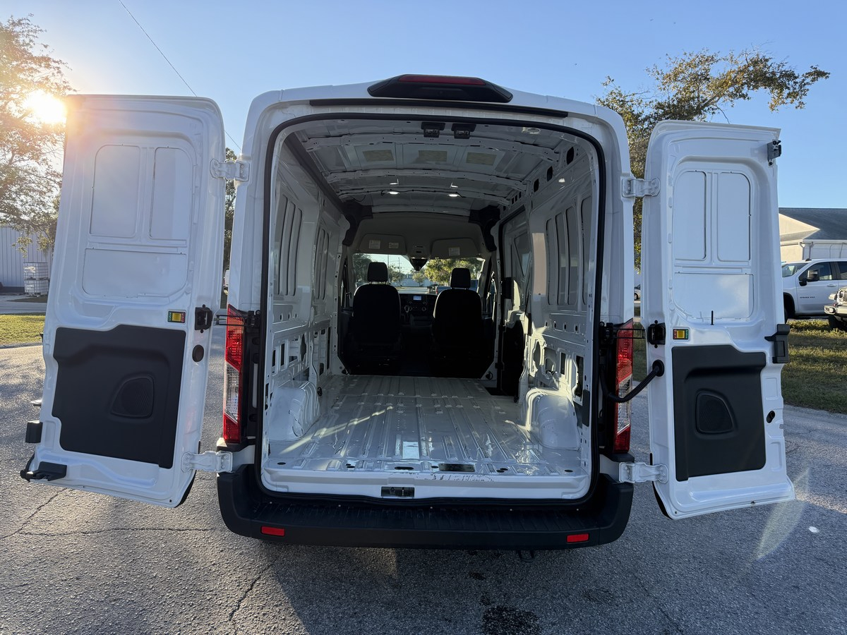 Ford Transit Cargo Van T-250 148" Med Rf 9070 GVWR RWD 2025