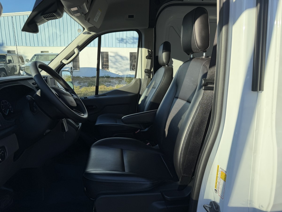 Ford Transit Cargo Van T-250 148" Med Rf 9070 GVWR RWD 2025