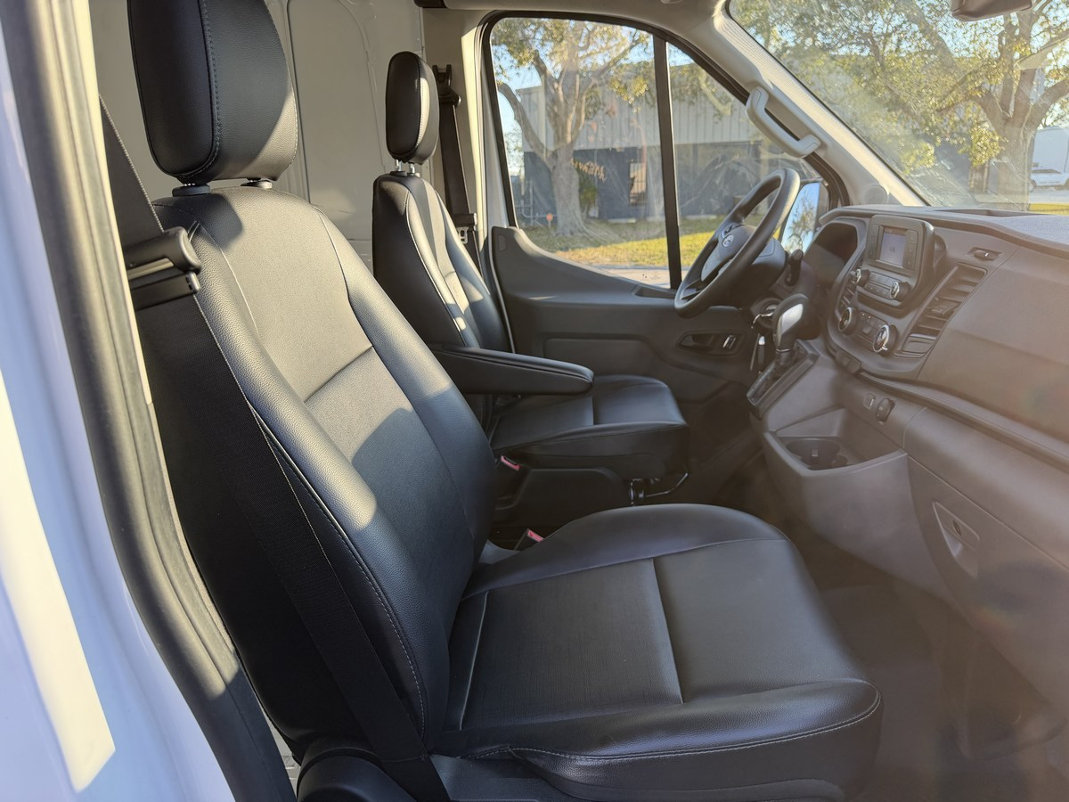 Ford Transit Cargo Van T-250 148" Med Rf 9070 GVWR RWD 2025
