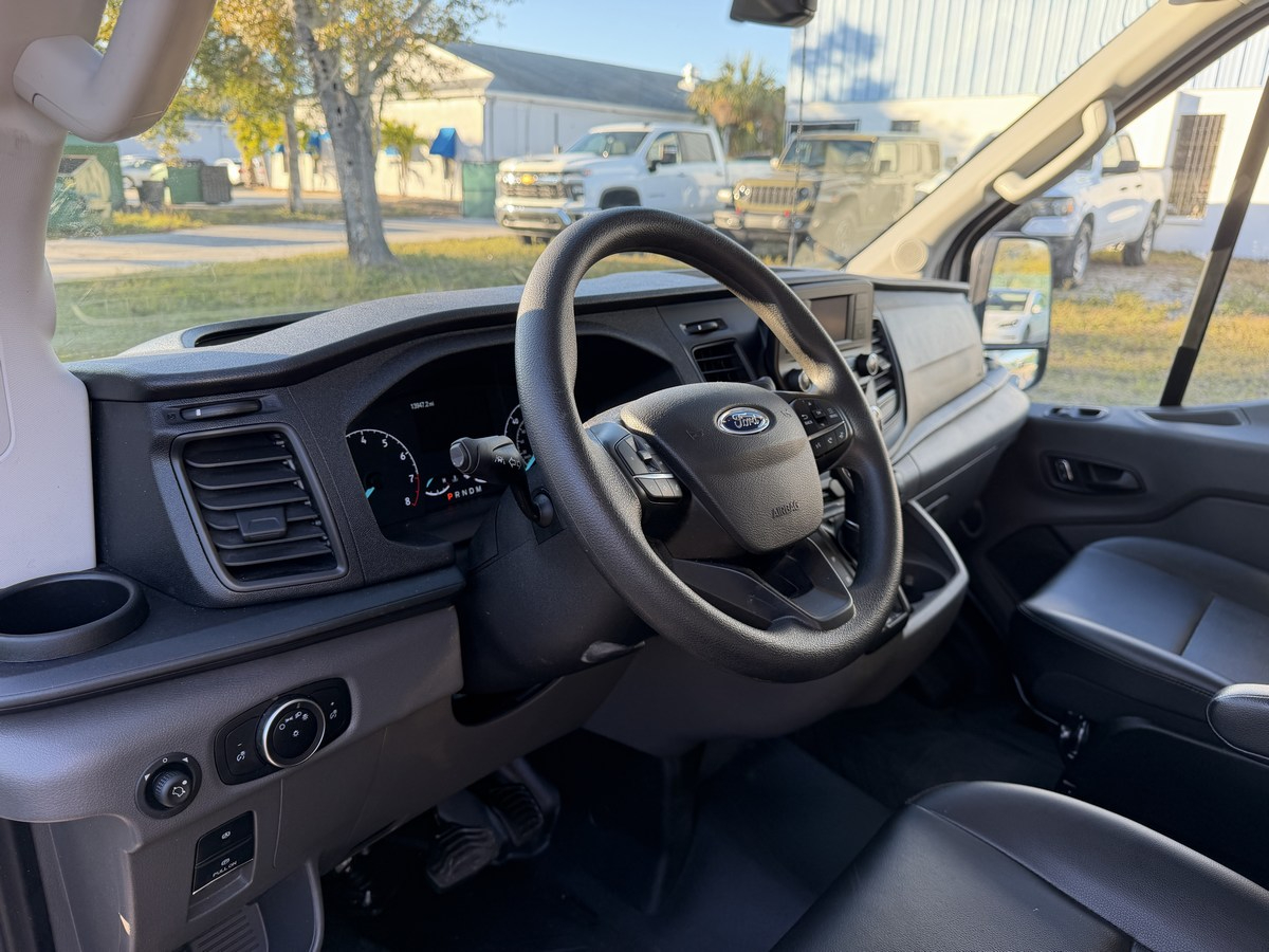 Ford Transit Cargo Van T-250 148" Med Rf 9070 GVWR RWD 2025