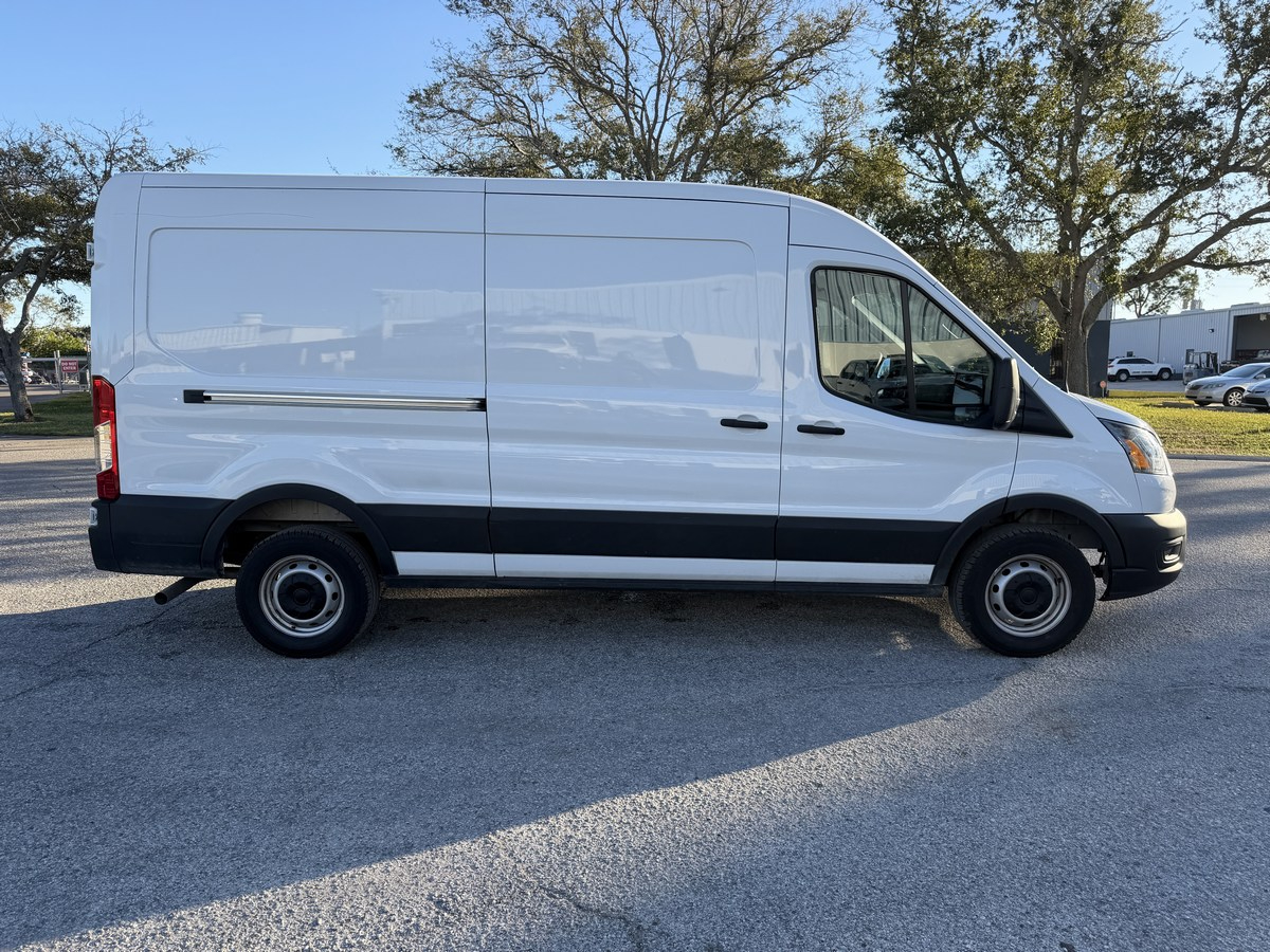 Ford Transit Cargo Van T-250 148" Med Rf 9070 GVWR RWD 2025