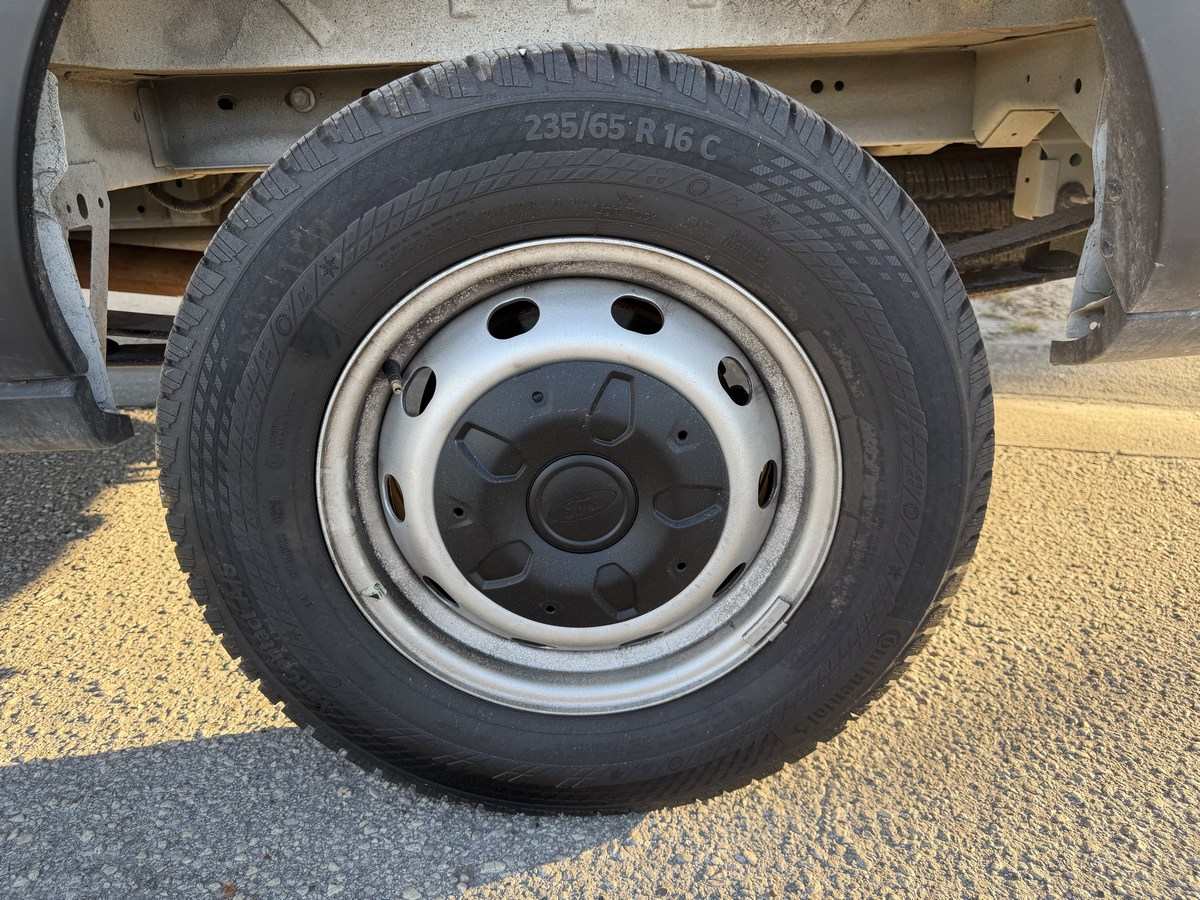 Ford Transit Cargo Van T-250 148" Med Rf 9070 GVWR RWD 2025