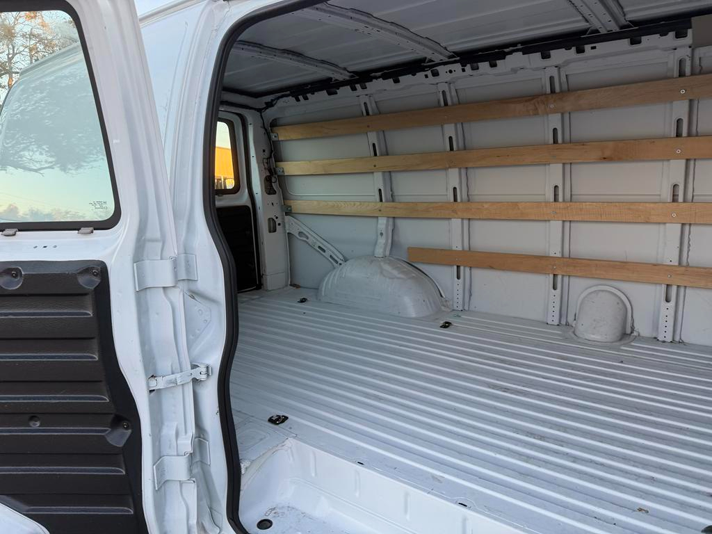 GMC Savana Cargo Van RWD 2500 135" 2024