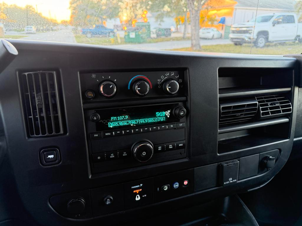 GMC Savana Cargo Van RWD 2500 135" 2024