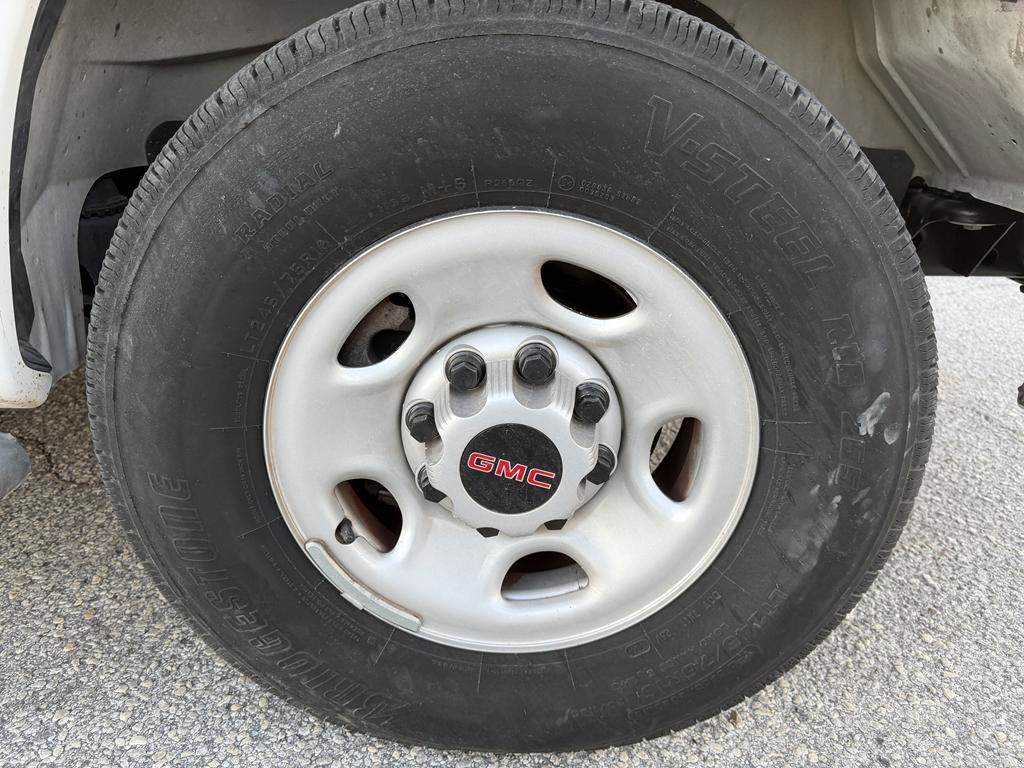 GMC Savana Cargo Van RWD 2500 135" 2024