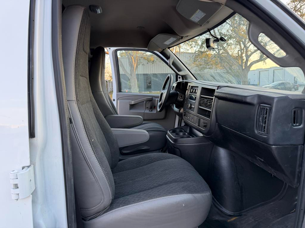 GMC Savana Cargo Van RWD 2500 135" 2025